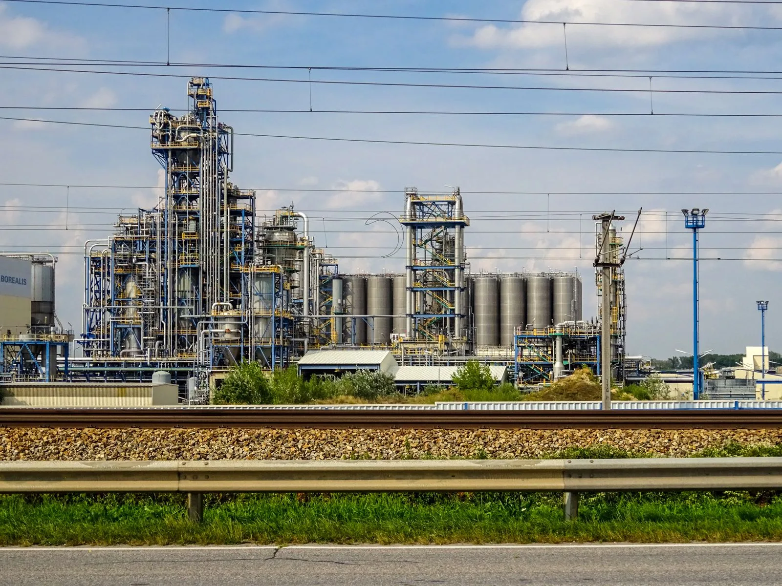 Chemical plant with process piping and columns