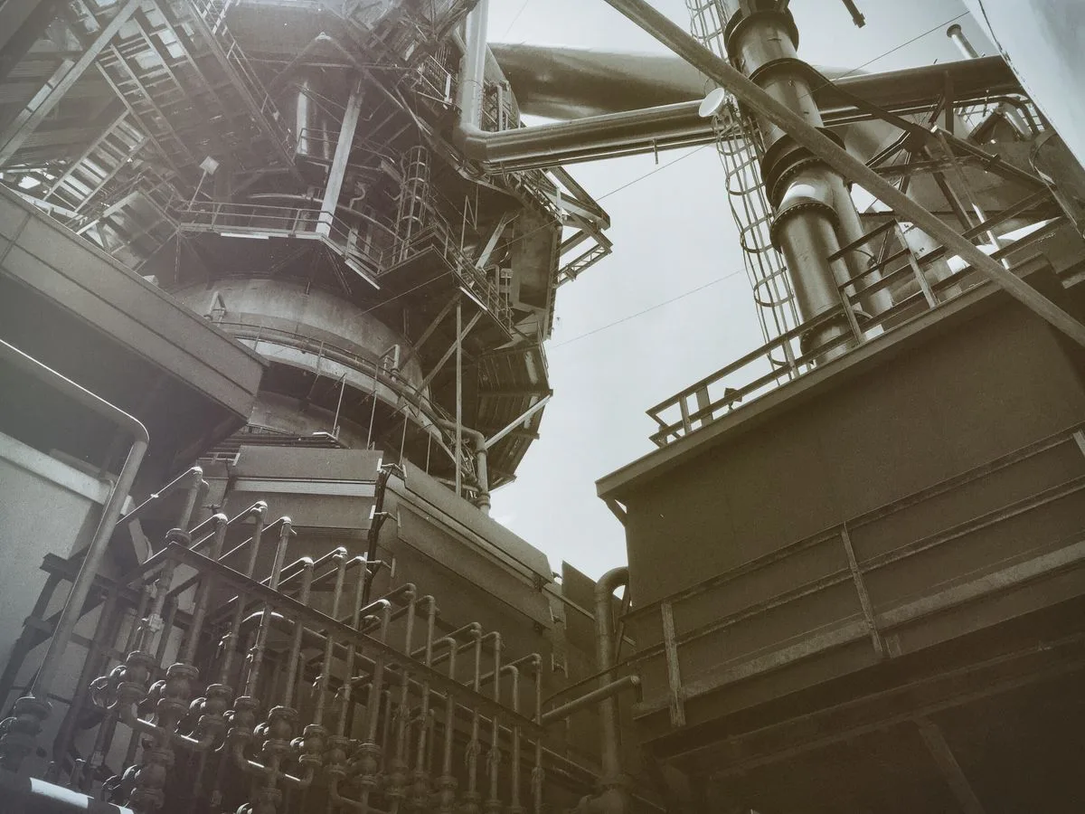Steel plant structures and pipework